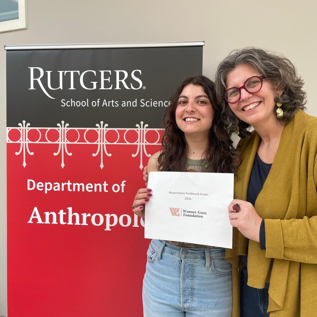 Gloria Dalessio and her award
